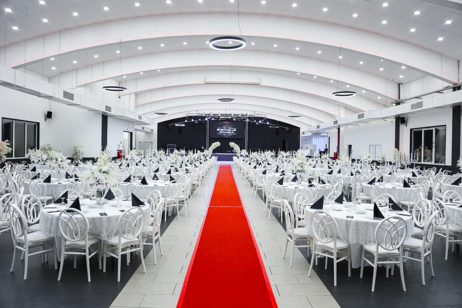 Weitwinkelansicht der Eventhalle